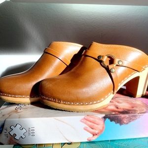 Swedish Heeled clogs